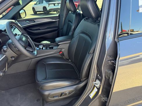Used 2024 Jeep Grand Cherokee Limited w/ Luxury Tech Group II AWD/4WD image 31