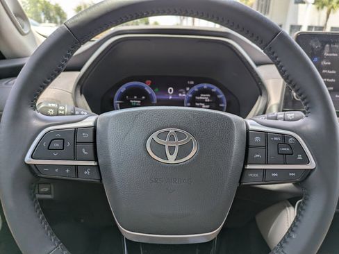 Used 2025 Toyota Grand Highlander AWD Hybrid image 24