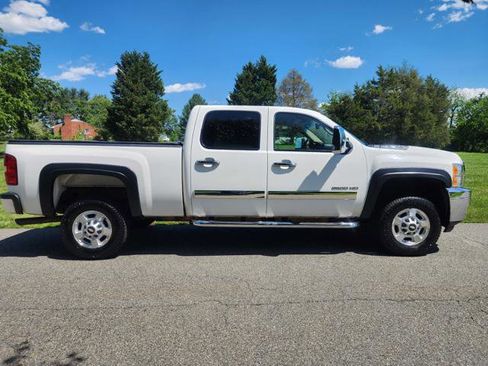 Used 2011 Chevrolet Silverado 2500 LT w/ Interior Plus Package AWD/4WD image 5