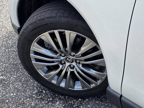 Used 2021 Toyota Venza Limited AWD/4WD image 39