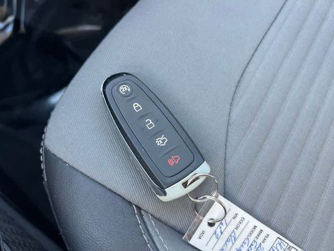 Used 2017 Ford Escape Titanium image 31