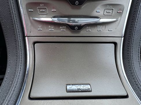 Used 2013 Lincoln MKX AWD image 25