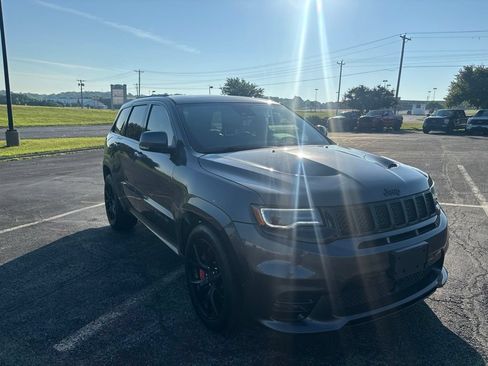 Used 2018 Jeep Grand Cherokee SRT AWD/4WD image 3