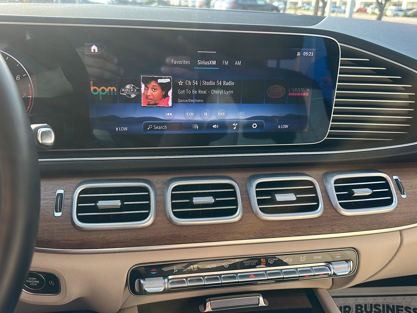Used 2025 Mercedes-Benz GLE 350 4MATIC image 25
