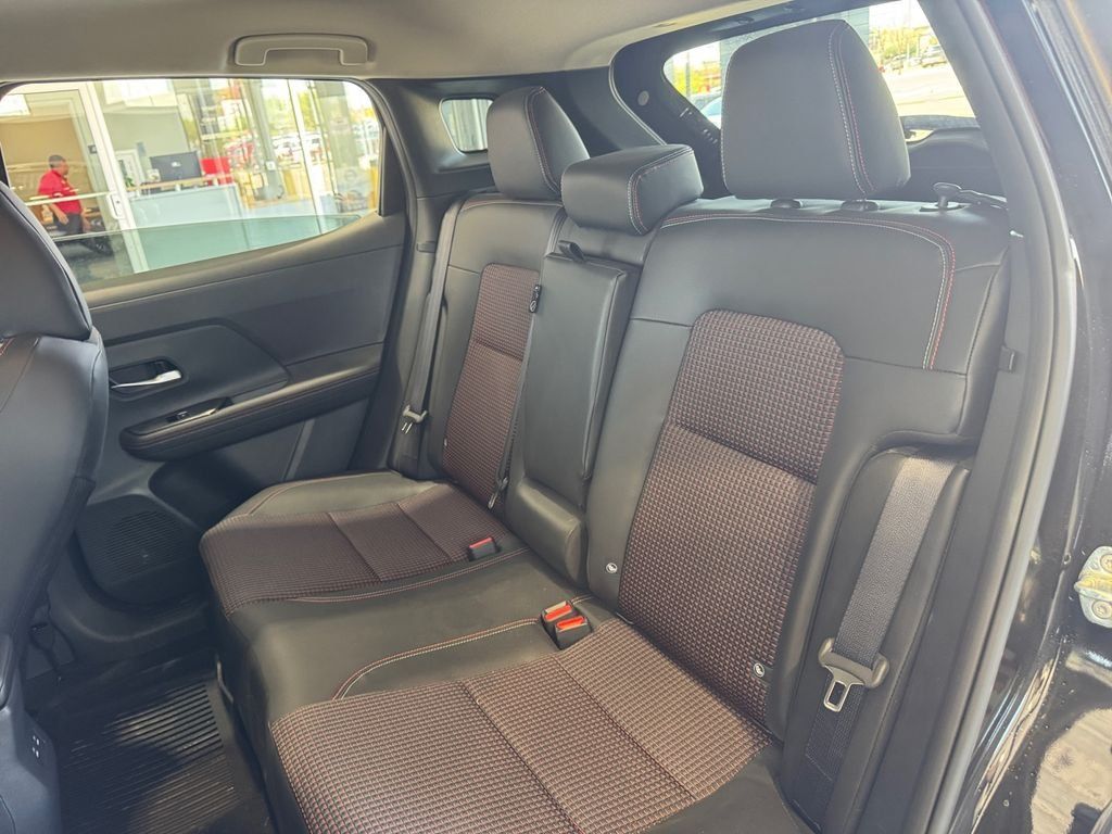 Used 2025 Nissan Kicks SR AWD/4WD image 19