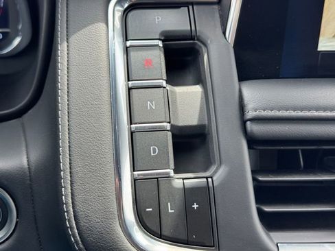 Used 2024 Chevrolet Suburban LT AWD/4WD image 18