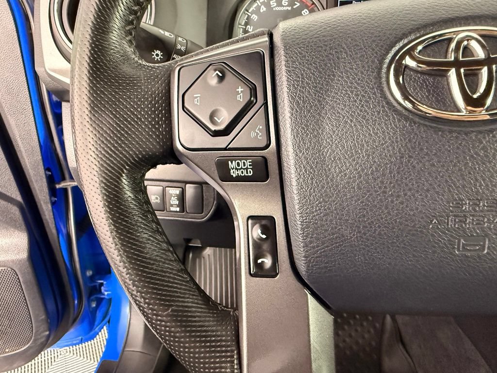 Used 2020 Toyota Tacoma TRD Off-Road w/ TRD Premium Off Road Package AWD/4WD image 26