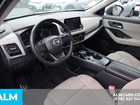 Used 2025 Nissan Rogue SV FWD image 9