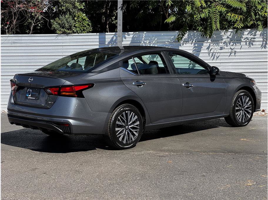 Used 2025 Nissan Altima 2.5 SV AWD/4WD image 12