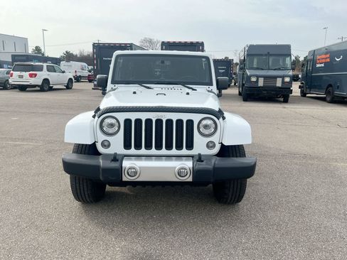 Used 2017 Jeep Wrangler Unlimited Sahara w/ Connectivity Group image 3