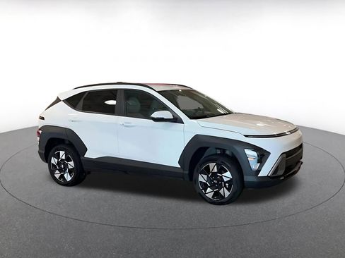 Used 2025 Hyundai Kona SEL image 2