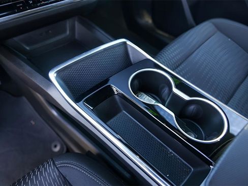 Used 2025 Chevrolet Equinox LT w/ Safety and Technology Package image 19