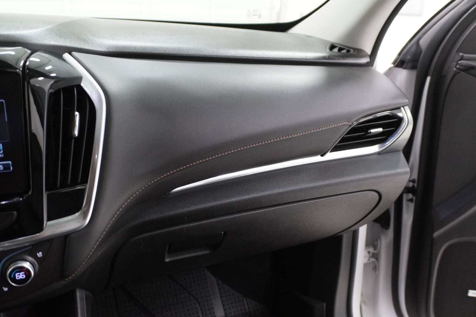 Used 2018 Chevrolet Traverse Premier w/ Driver Confidence II Package FWD image 21