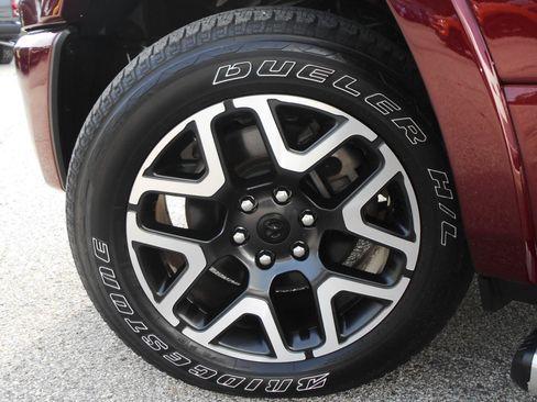 Used 2025 RAM 1500 Laramie w/ Sport Appearance Package AWD/4WD image 10