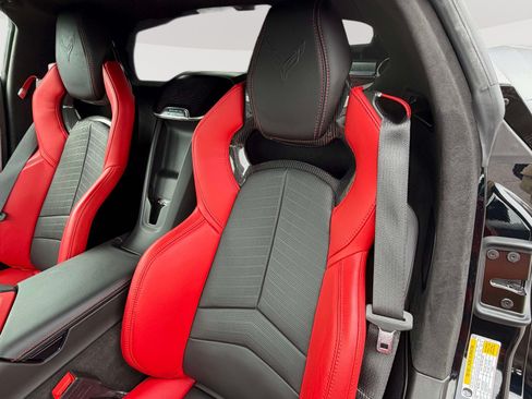 Used 2025 Chevrolet Corvette Z06 RWD image 22
