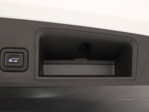 Used 2022 GMC Terrain SLE w/ Driver Convenience Package image 16