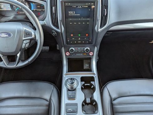 Used 2024 Ford Edge SEL image 7