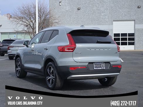 Certified 2025 Volvo XC40 B5 Core image 4