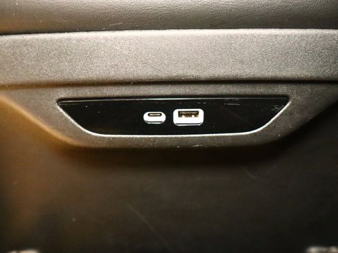 Used 2024 Chrysler Pacifica Touring-L image 45