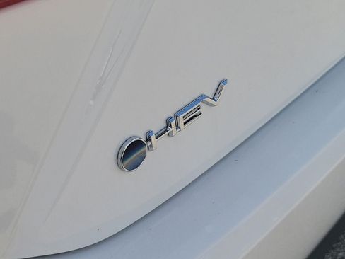 Used 2026 Toyota Camry SE FWD image 7