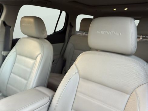 Used 2019 GMC Acadia Denali w/ Technology Package image 10