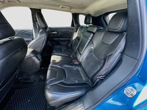 Used 2019 Jeep Cherokee Trailhawk AWD/4WD image 25