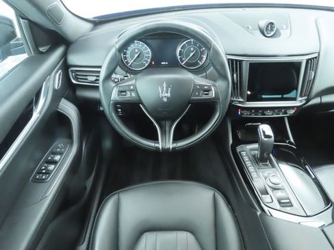 Used 2021 Maserati Levante image 10