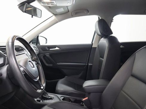 Used 2021 Volkswagen Tiguan SE image 13