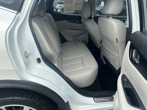 Used 2019 Nissan Rogue Sport SL w/ Premium Package FWD image 15