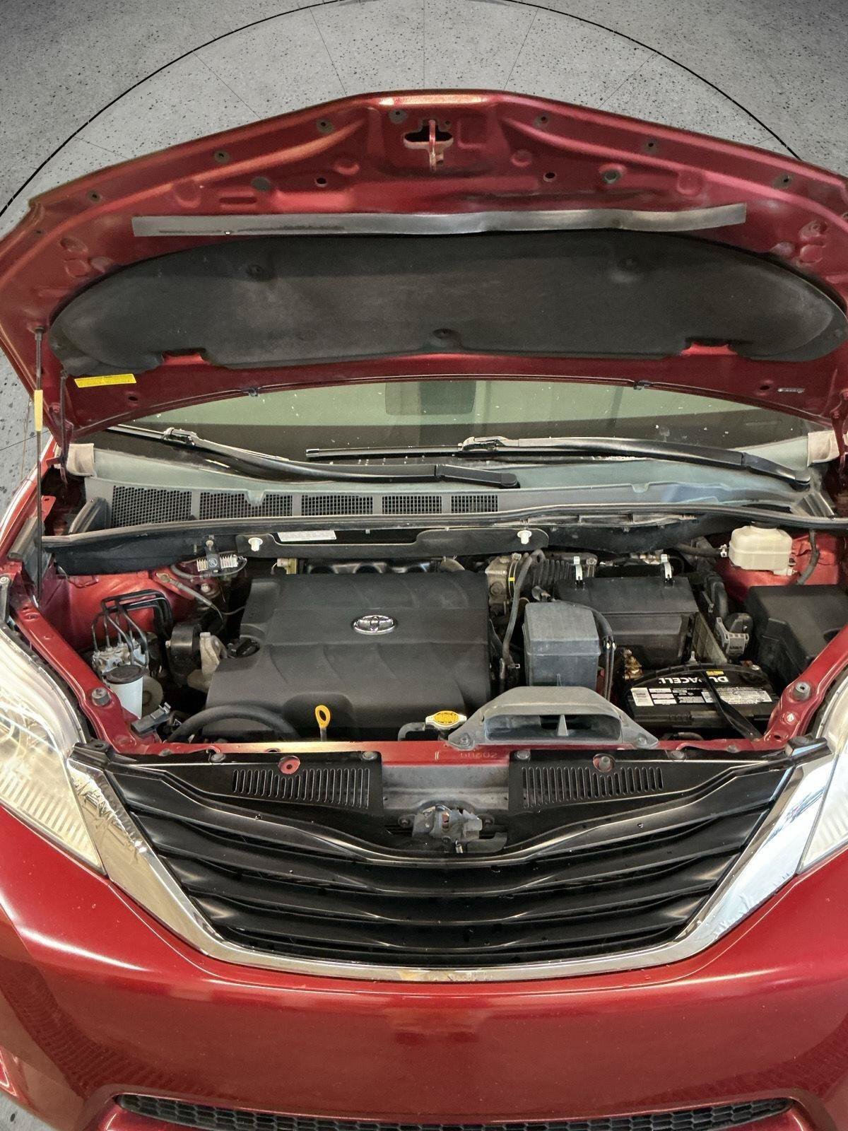 Used 2011 Toyota Sienna LE w/ Towing Pkg FWD image 9