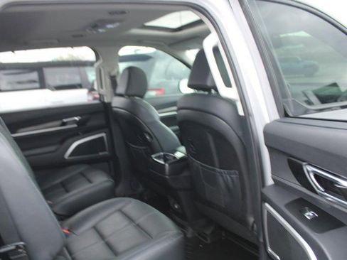 Used 2022 Kia Telluride EX w/ EX Premium Package AWD/4WD image 13