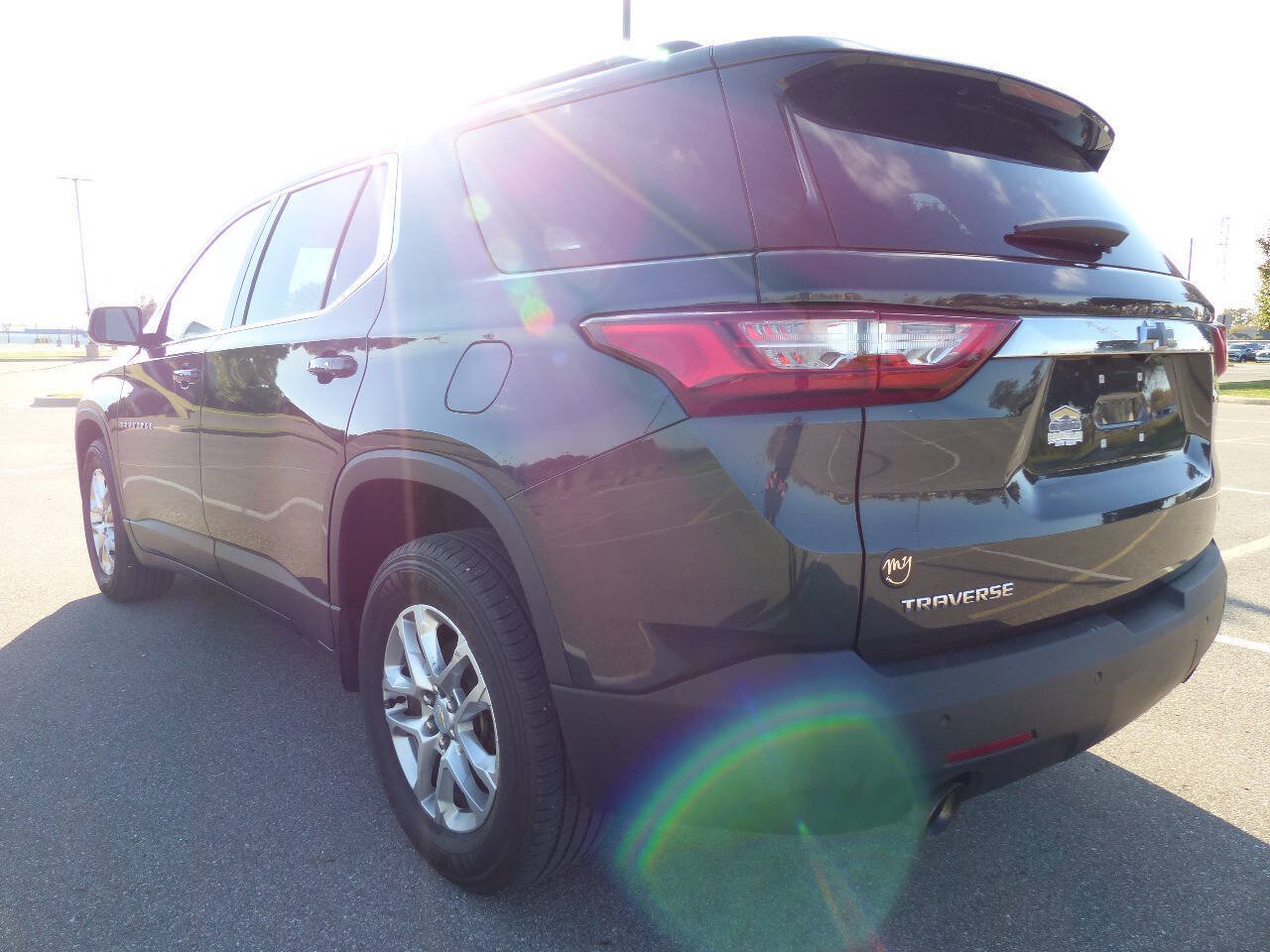 Used 2019 Chevrolet Traverse LT FWD image 7