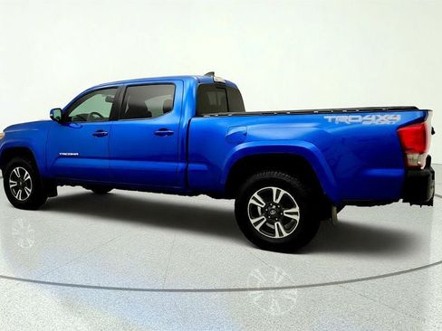 Used 2017 Toyota Tacoma TRD Sport w/ Tow Package AWD/4WD image 7