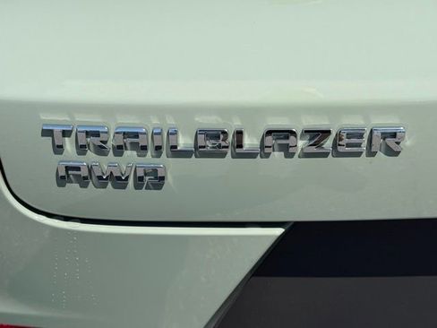 New 2026 Chevrolet TrailBlazer LT w/ Convenience Package AWD/4WD image 19