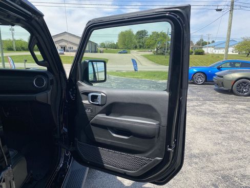 Used 2022 Jeep Wrangler Unlimited Sahara w/ Cold Weather Group AWD/4WD image 34