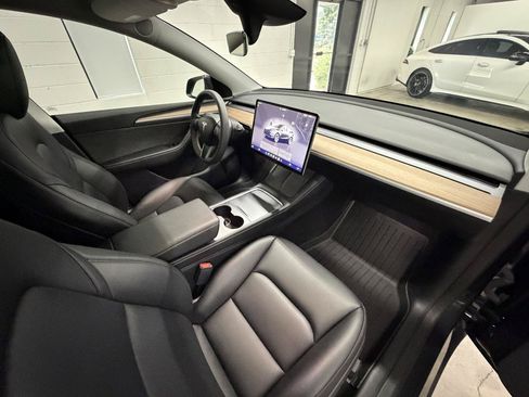 Used 2025 Tesla Model Y Long Range AWD/4WD image 19