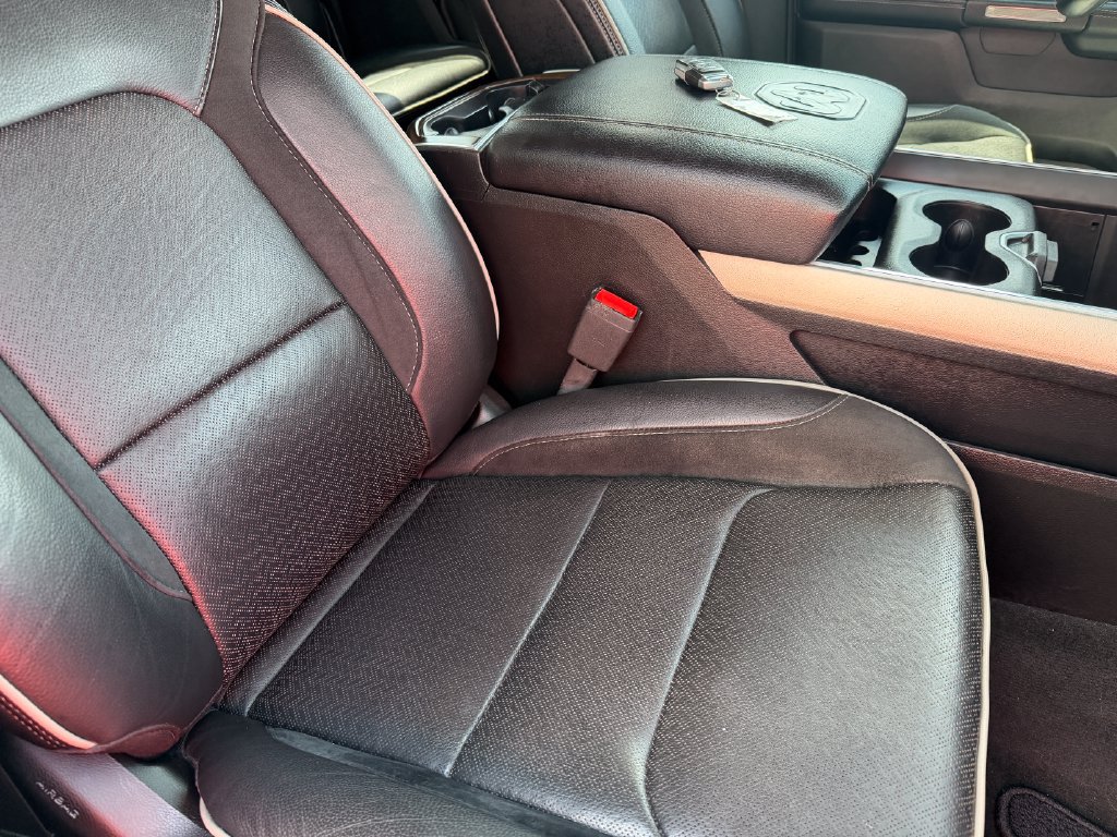 Used 2021 RAM 1500 Laramie AWD/4WD image 16