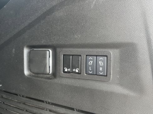 Used 2024 Chevrolet Tahoe Z71 w/ Luxury Package image 13