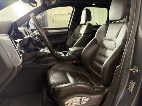 Used 2016 Porsche Cayenne Turbo AWD/4WD image 5