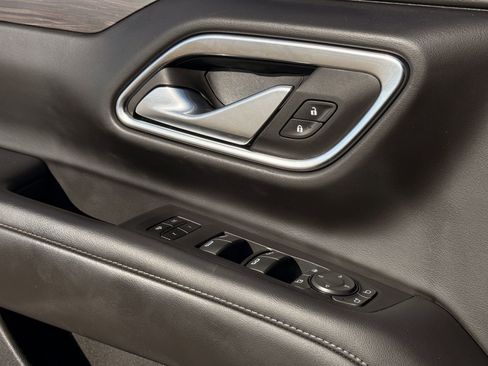 Used 2024 Chevrolet Suburban Z71 w/ Luxury Package image 23