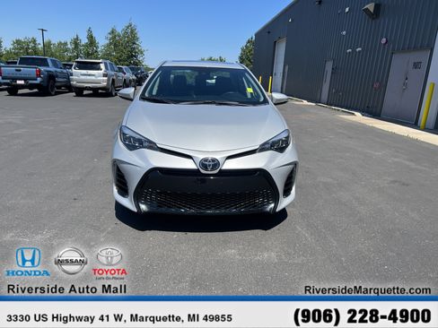 Used 2018 Toyota Corolla SE w/ SE Premium Package FWD image 2