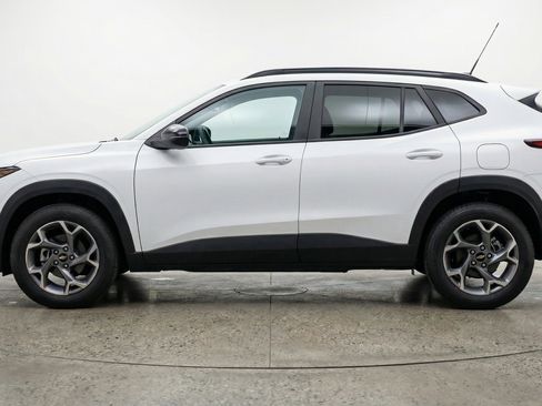 Used 2025 Chevrolet Trax LT image 5
