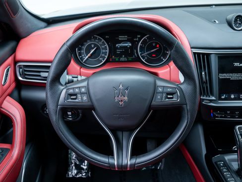 Used 2023 Maserati Levante GT AWD/4WD image 12