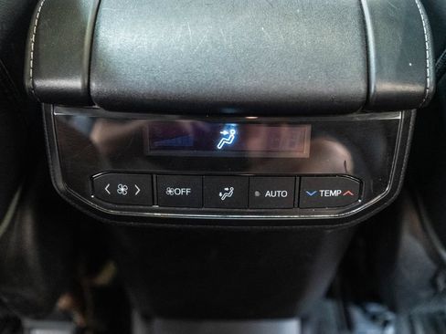 Used 2023 Toyota Highlander XLE FWD image 31