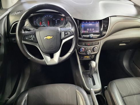 Used 2020 Chevrolet Trax LT w/ LT Convenience Package FWD image 22