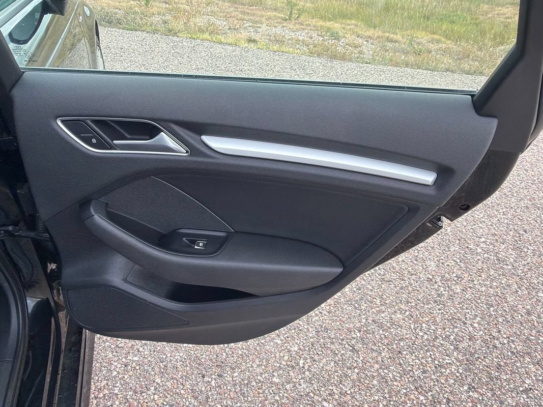 Used 2017 Audi A3 e-tron Premium FWD image 17