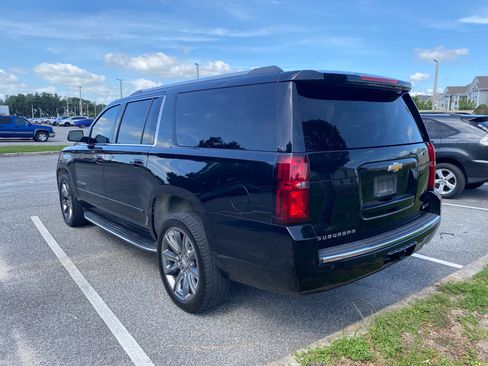 Used 2018 Chevrolet Suburban Premier AWD/4WD image 10