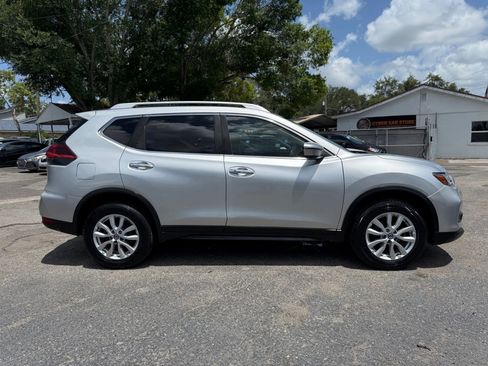 Used 2018 Nissan Rogue SV image 7