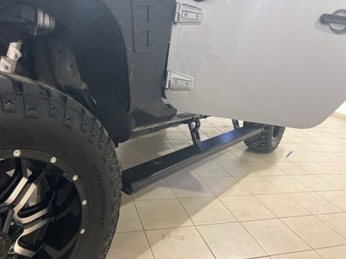 Used 2018 Jeep Wrangler Unlimited Sport S image 9