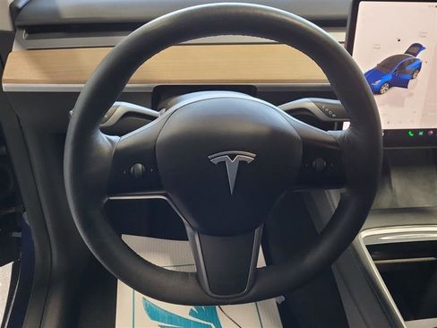 Used 2023 Tesla Model Y Long Range AWD/4WD image 5